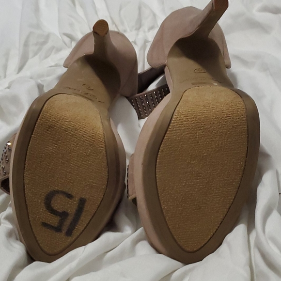 Heels - Picture 2 of 4